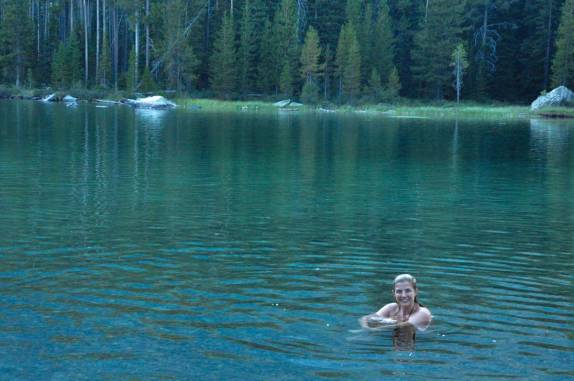 Banho merecido no lago, após 32 km de trilhas pelo Grand Teton National Park, no Wyoming, nos Estados Unidos